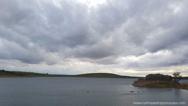 embalse de alange atardecer merida