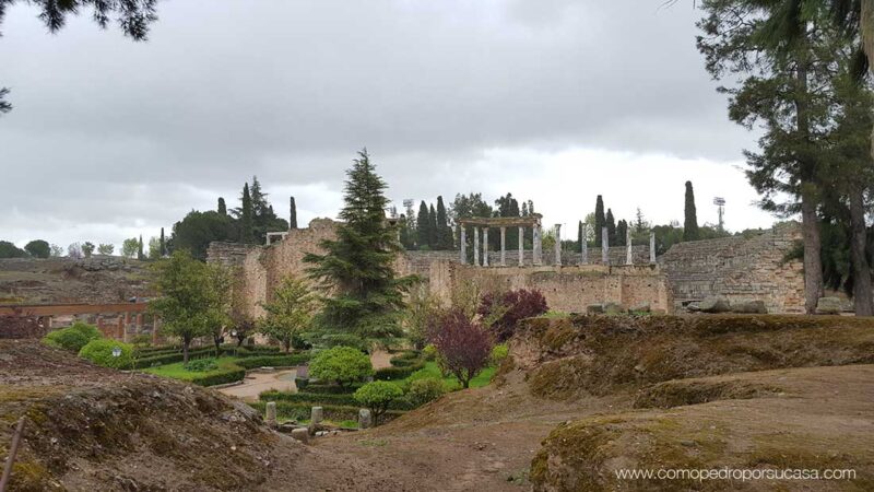 vistas jardines del teatro romano merida